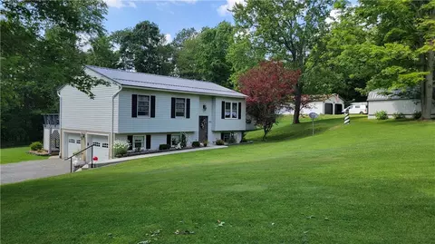 688 Crossroad School Rd, Garrett, PA 15542