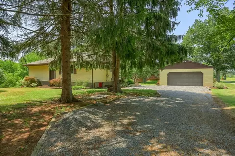 1414 Route 989, Rochester, PA 15074