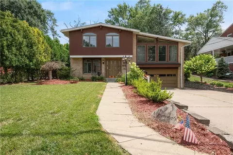 2625 Bethel Crest Dr, Bethel Park, PA 15102