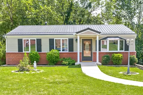 1799 Diane Merle Dr, North Huntingdon, PA 15642