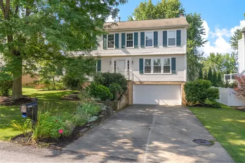 327 Haldeman Dr, Cranberry Township, PA 16066
