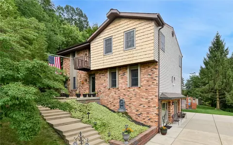 4 Barrington Dr, Pittsburgh, PA 15209