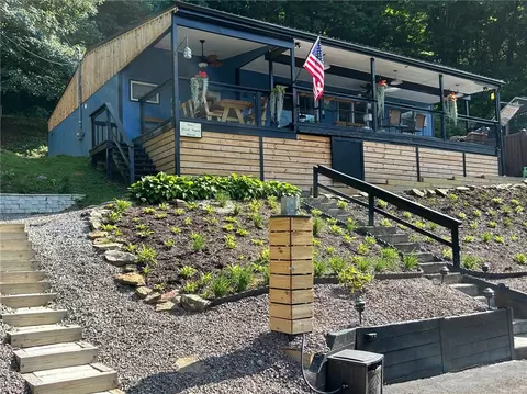 573 Lake Side Rd, Addison, PA 15411