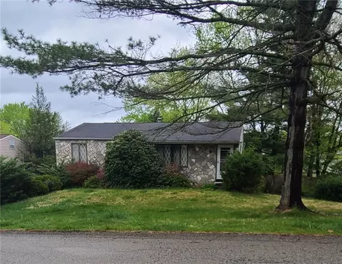 1800 Colleen Dr, Irwin, PA 15642