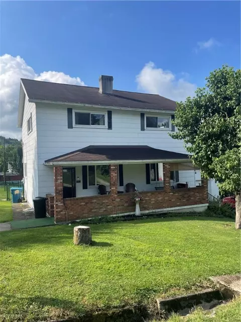 1011 Broadway St, Leisenring, PA 15455