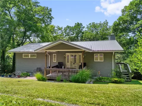 416 Lake Side Rd, Addison, PA 15411
