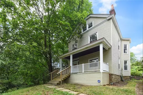 1824 Banksville Rd, Pittsburgh, PA 15216