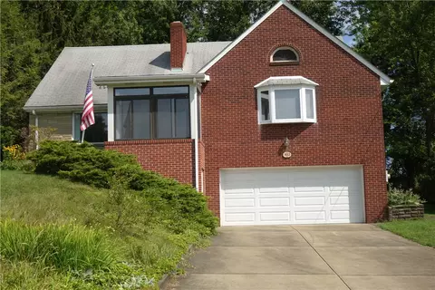 102 Royal Court Dr, Glenshaw, PA 15116
