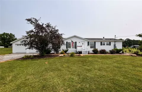 204 Channing Ln, Fenelton, PA 16034