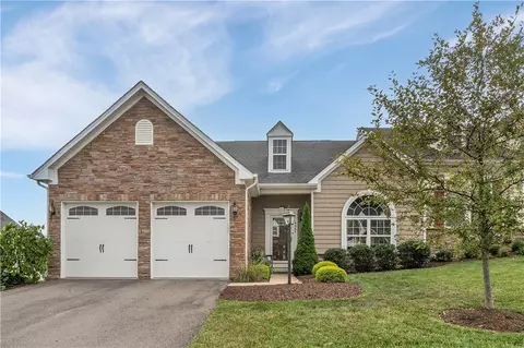 4066 Overview Dr, Canonsburg, PA 15317