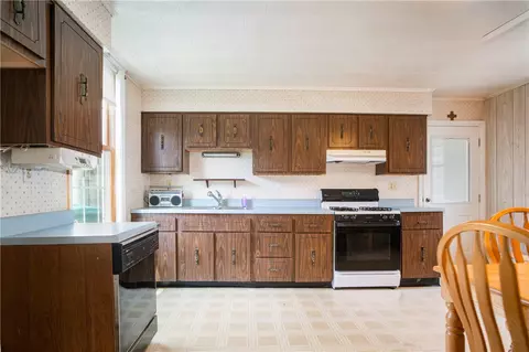 1828 Cecil St, Pittsburgh, PA 15215 photo 9
