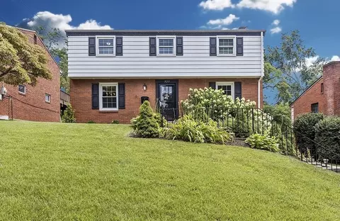 925 Lovingston Dr, Pittsburgh, PA 15216