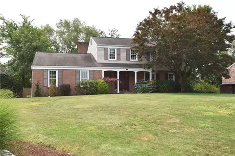 1046 Centergate Dr, Bethel Park, PA 15102