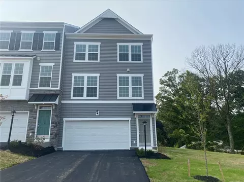 125 Sweetwater Dr, Coraopolis, PA 15108