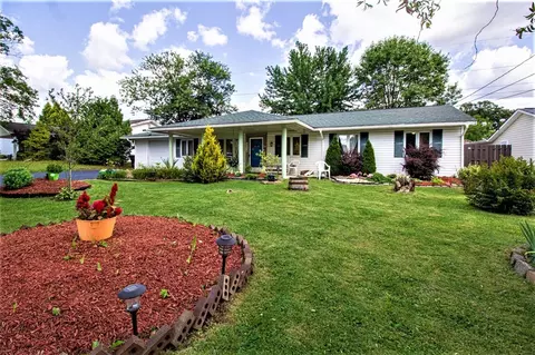 411 Sussex Dr, Cranberry Township, PA 16066