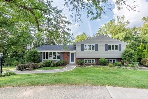 122 Highridge Cir, Pittsburgh, PA 15234