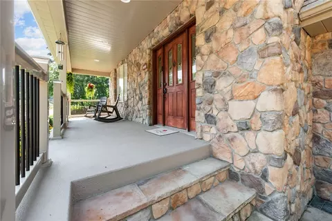 908 Cowan Ave, Jeannette, PA 15644
