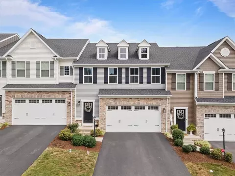 1425 Deer Creek Crossing Dr, Canonsburg, PA 15317