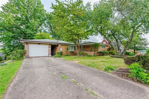 724 Eastman, West Mifflin, PA 15122