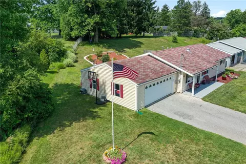 212 Sandalwood Dr, Cranberry Township, PA 16066