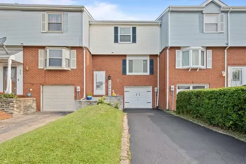506 Hemlock Ct, Coraopolis, PA 15108
