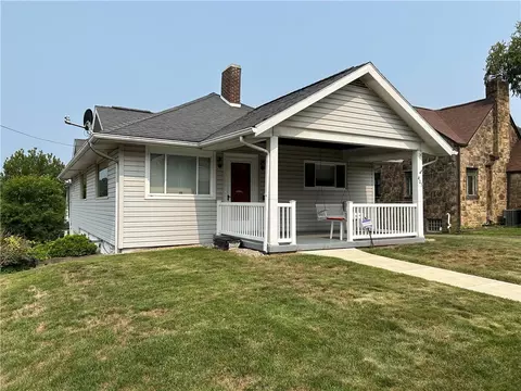 403 Pershing Dr, New Kensington, PA 15068