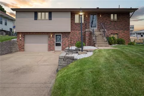 7 Brentwood Dr, Mckees Rocks, PA 15136