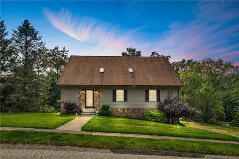 3 Elrond Dr, Pittsburgh, PA 15235