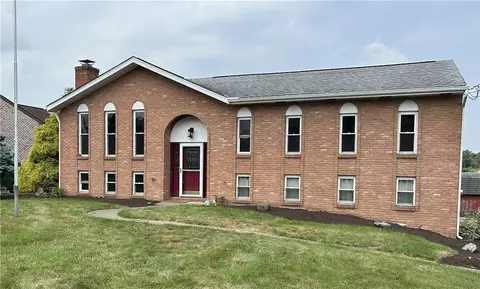 7 Fieldcrest Dr, Cecil, PA 15321