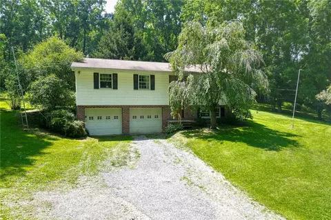 184 Calvert Ln, New Castle, PA 16101