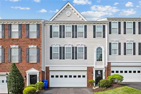 502 Raymond Dr, Oakdale, PA 15071