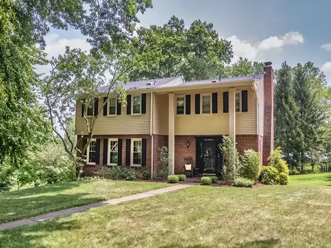 144 Oak Meadow Dr, Oakmont, PA 15139