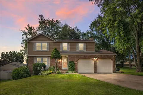 422 Meade Dr, Coraopolis, PA 15108