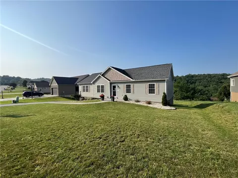 733 Janwood Dr, Latrobe, PA 15650