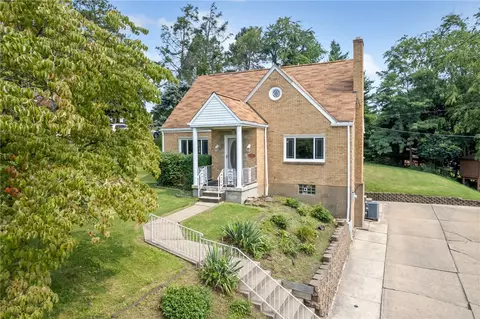 10 W Calvin Dr, Mckees Rocks, PA 15136