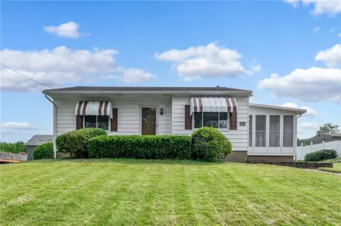 1017 Roosevelt St, Conway, PA 15027