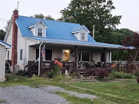 141 Green Manor Dr, Butler, PA 16002