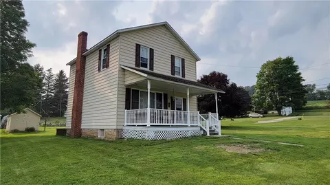 107 W 1st St, Gray, PA 15544