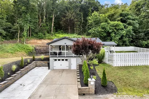 697 Plum Run Ave, Burgettstown, PA 15021