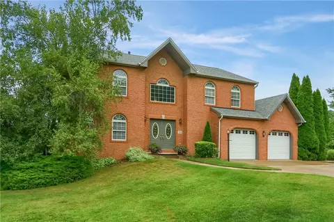 301 Cosette Dr, Cranberry Township, PA 16066