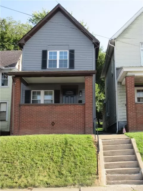 711 Park Ave, Ellwood City, PA 16117