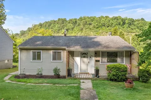 1545 Saxonburg Rd, Natrona Heights, PA 15065