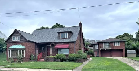 20382044 Alcoa Dr, New Kensington, PA 15068