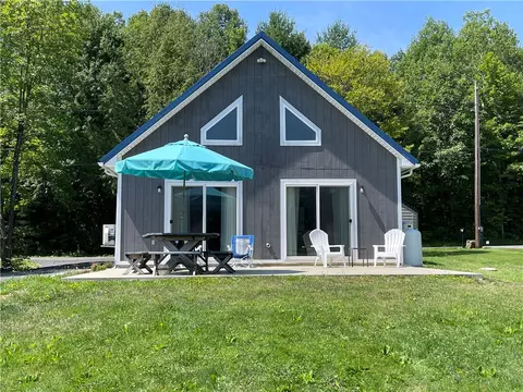 882 Lake Shore Rd, Friedens, PA 15541