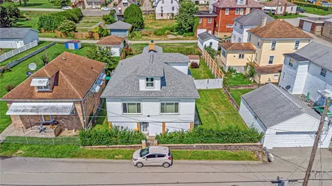 44 Fairgarden St, Republic, PA 15475