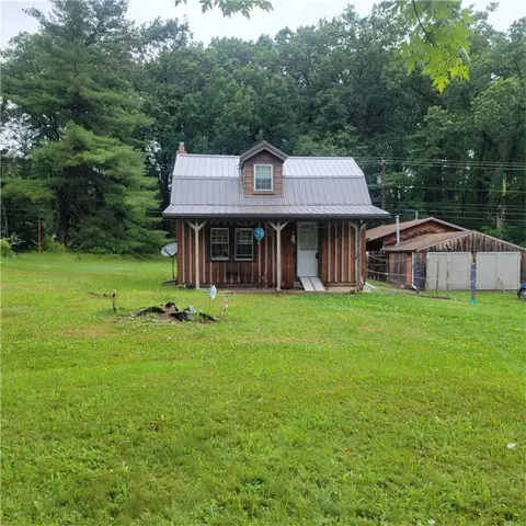 1508 S Center Ext, Grove City, PA 16127