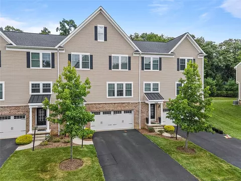 3107 Raintree Dr, Gibsonia, PA 15044