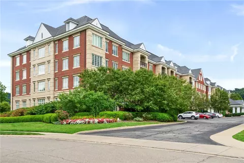 100 Vista Cir #203, Pittsburgh, PA 15238