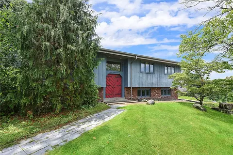 707 Woodland Rd, Canonsburg, PA 15317