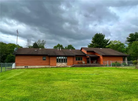 416 Nutt Rd, Grove City, PA 16127